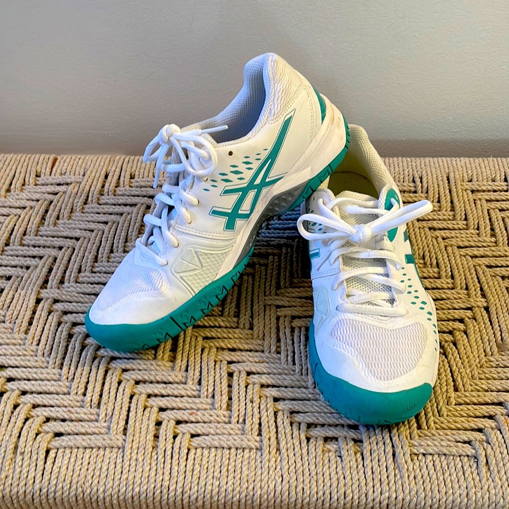 Women’s white/techno cyan leather ASICS Gel Challenger 12 Tennis Shoe size 7.5